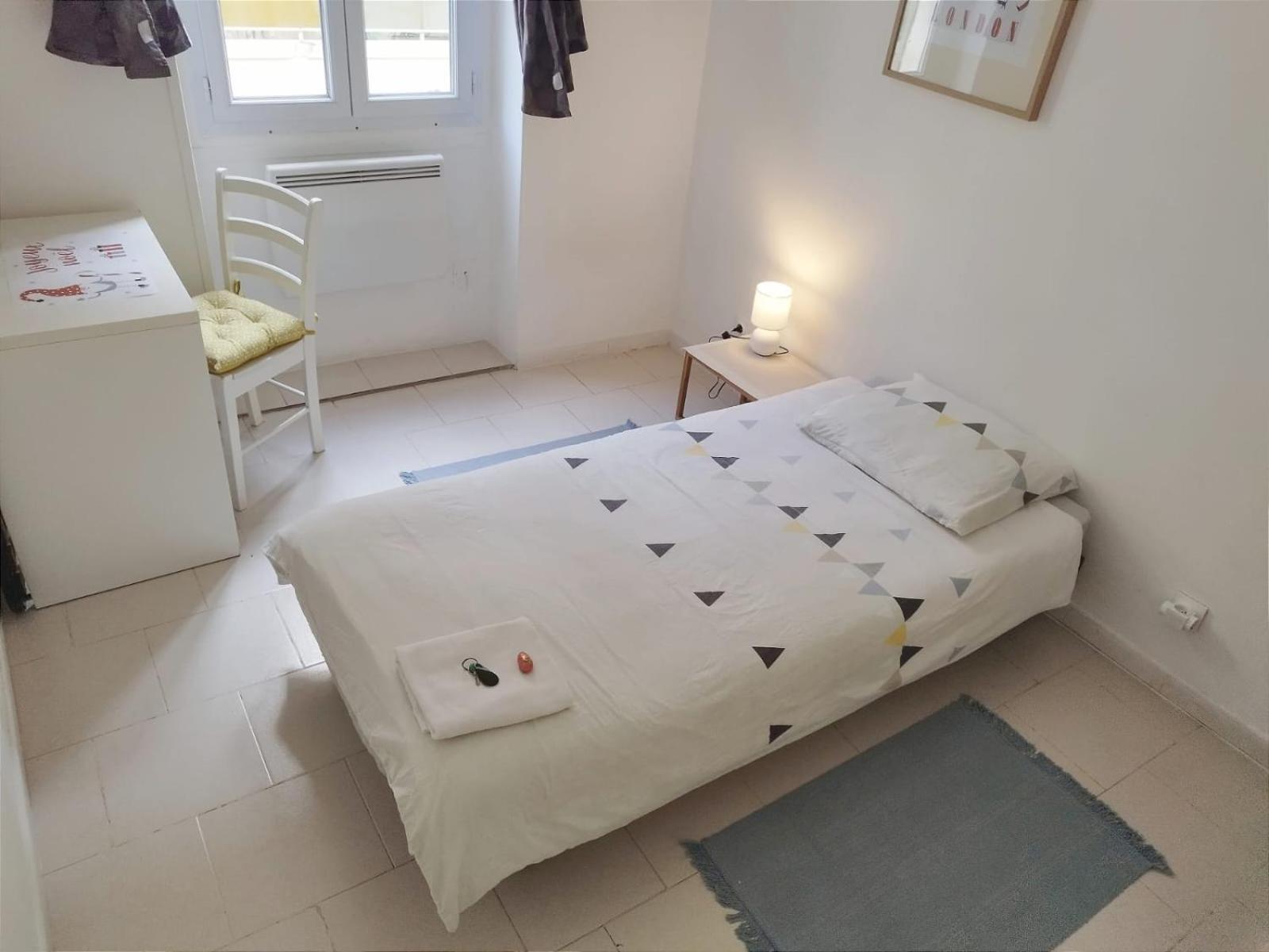 Private Room In Shared Apartment In The Center Of Niza Exterior foto